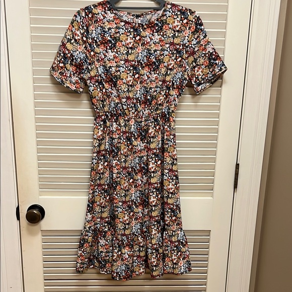 SHEIN Dress in Floral Print, Size XSmall, EUC - Picture 1 of 16